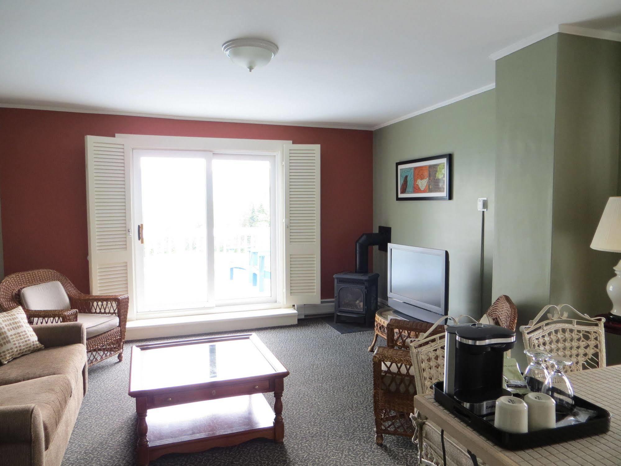 Sunset Hill House 4*