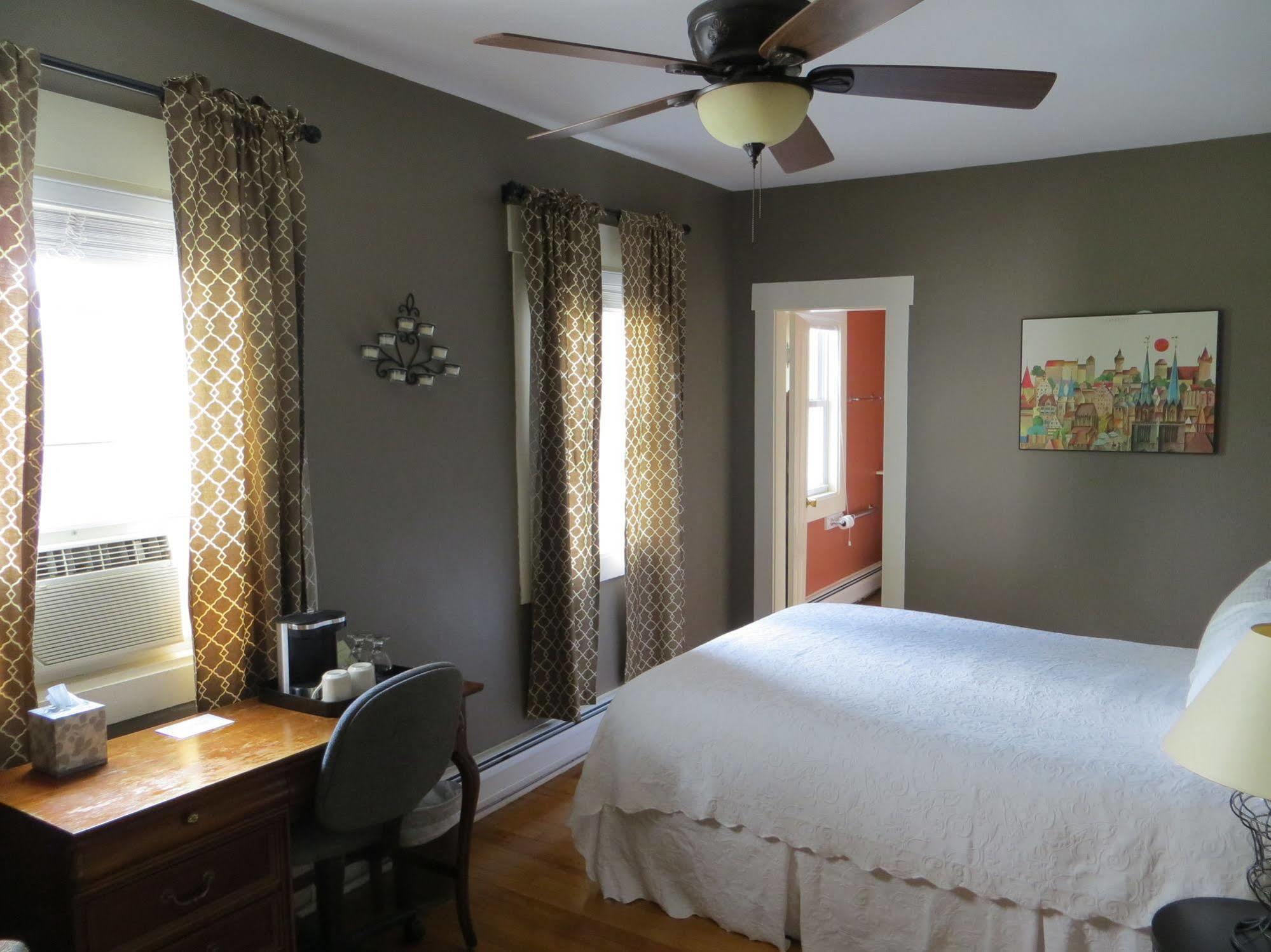 Sunset Hill House Hotel